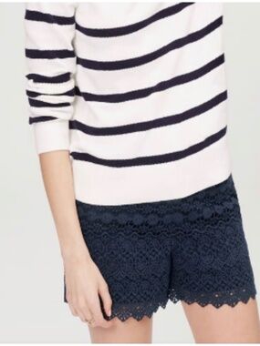NWT Ann Taylor LOFT The Riviera Short Navy Blue Crochet Lace Size 2